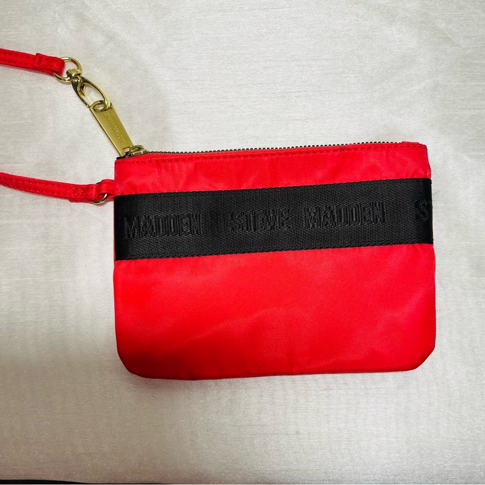 Steve Madden Vibrant Red Clutch/Wristlet. Sleek Design, Gold Zipper, Black Logo